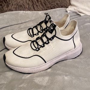 New Karl Lagerfeld Rila Sneakers size 9